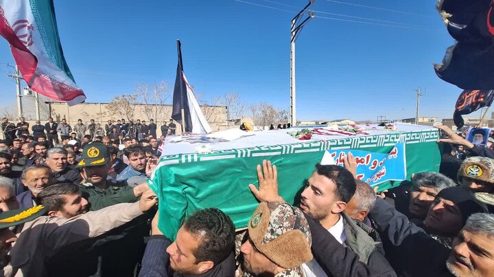 تصاویر / تشییع پیکر مطهر شهید امیری از شهدای حمله جنایتکارانه آمریکایی و صهیونی در کبودراهنگ
