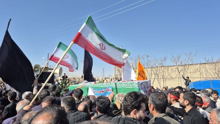 تصاویر / تشییع پیکر مطهر شهید امیری از شهدای حمله جنایتکارانه آمریکایی و صهیونی در کبودراهنگ