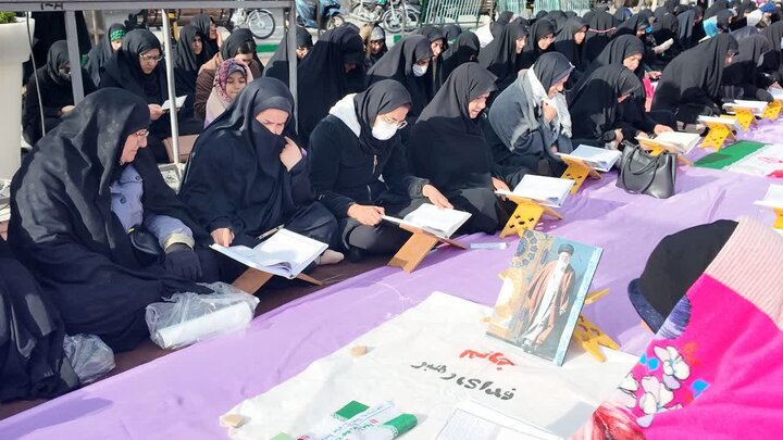 تصاویر/جزء خوانی قرآن کریم در تجمع عاشورایی مردم اراک و در سوگ رهبر شهید