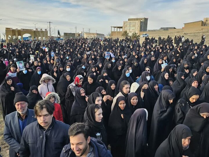 تصاویر/ تشییع پیکر شهدای حمله تروریستی آمریکا- ـ صهیونیستی در بخش دلبران شهرستان قروه