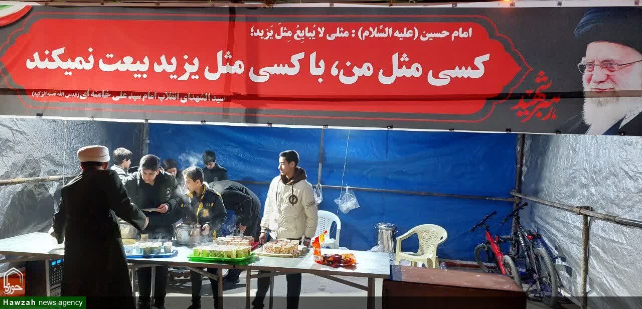 برپایی ایستگاه صلواتی توسط طلاب مدرسه علمیه شیخ علیخان زنگنه