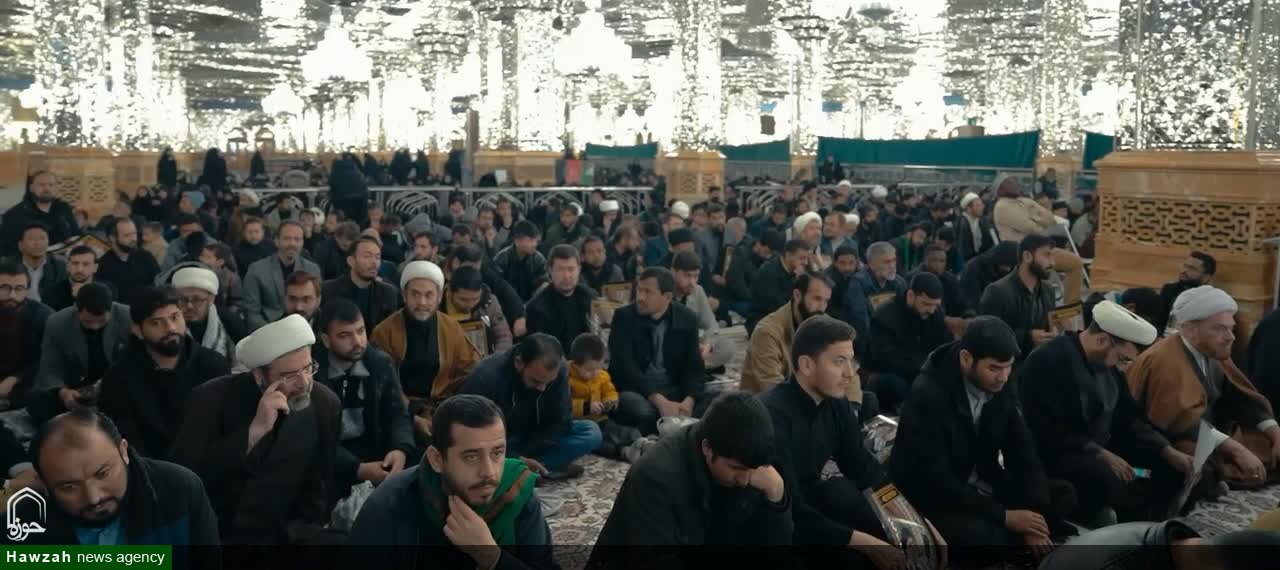طلاب غیرایرانی در حرم مطهر رضوی با امام شهیدشان میثاق دوباره بستند