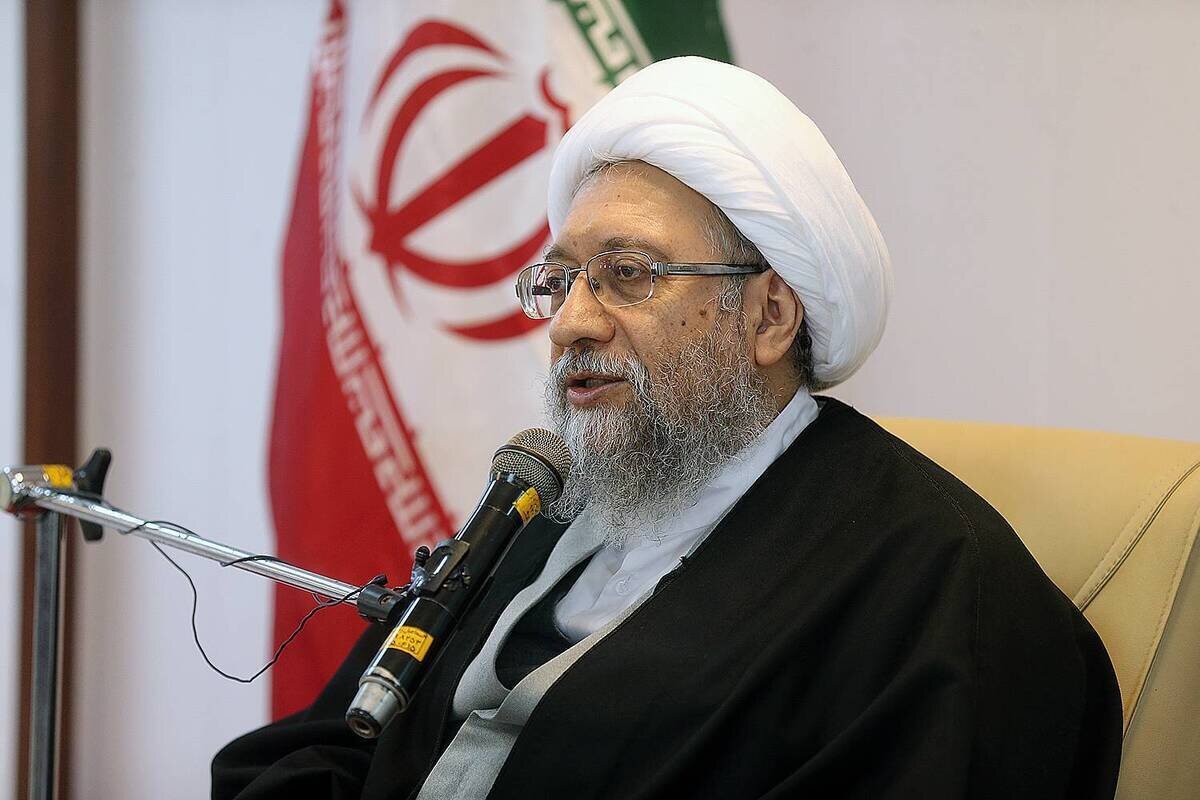L’Ayatollah Amoli Larijani rend hommage au martyr Dr. Ali Larijani et son fils