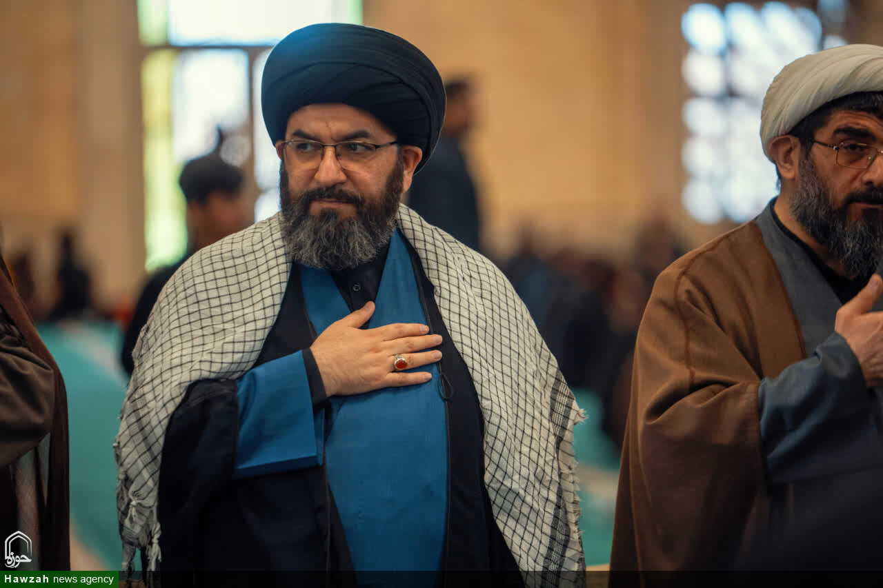 فیلم  | حضور امام جمعه زنجان در منزل شهید اقتدار پاسدار احسان کرمی