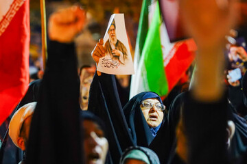 نمایش دیدنی خشم انقلابی در خاستگاه انقلاب / مخابره پیام «هیهات مناالذله» به دنیا + عکس و فیلم
