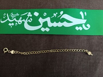 بانوی فردیسی دستبند طلایش را برای رهبر شهید هدیه کرد