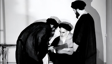 سیمای امام خمینی(ره) در پرتو دو سخنرانیِ امام شهید(ره)