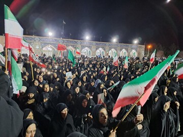 فیلم | شب چهارم حضور مردم ولایتمدار شهرستان نائین در خونخواهی امام شهید