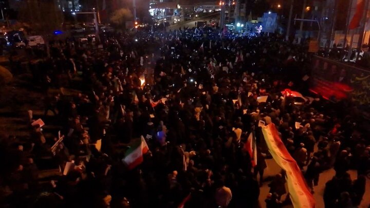 تصاویر/ چهارمین شب اجتماع مردم قرچک در سوگ رهبر معظم انقلاب