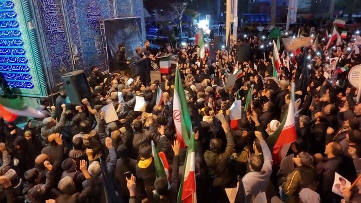 تصاویر/ چهارمین شب اجتماع مردم قرچک در سوگ رهبر معظم انقلاب