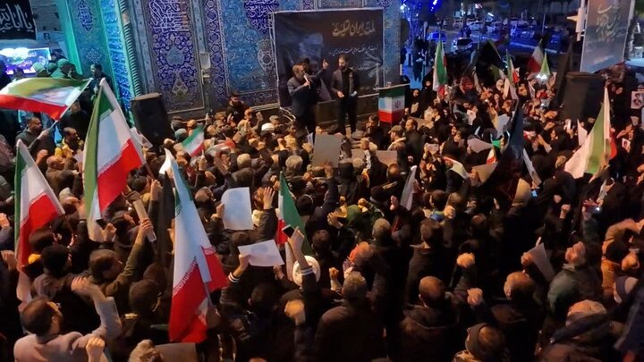 تصاویر/ چهارمین شب اجتماع مردم قرچک در سوگ رهبر معظم انقلاب
