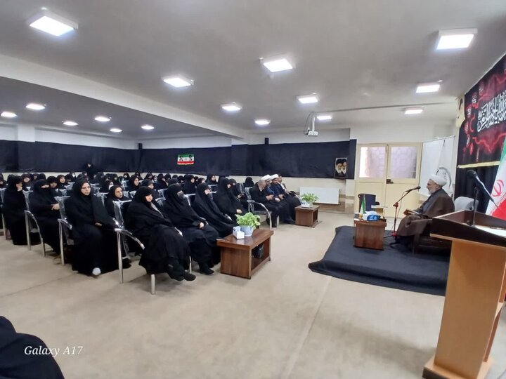 تصاویر/ برگزاری مراسم عزاداری شهادت رهبر انقلاب در مدرسه علمیه زینب کبری (س) ارومیه