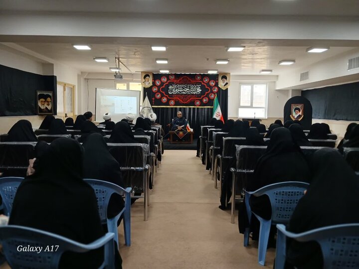 تصاویر/ برگزاری مراسم عزاداری شهادت رهبر انقلاب در مدرسه علمیه زینب کبری (س) ارومیه
