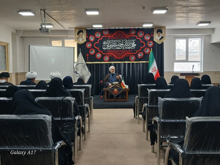 تصاویر/ برگزاری مراسم عزاداری شهادت رهبر انقلاب در مدرسه علمیه زینب کبری (س) ارومیه