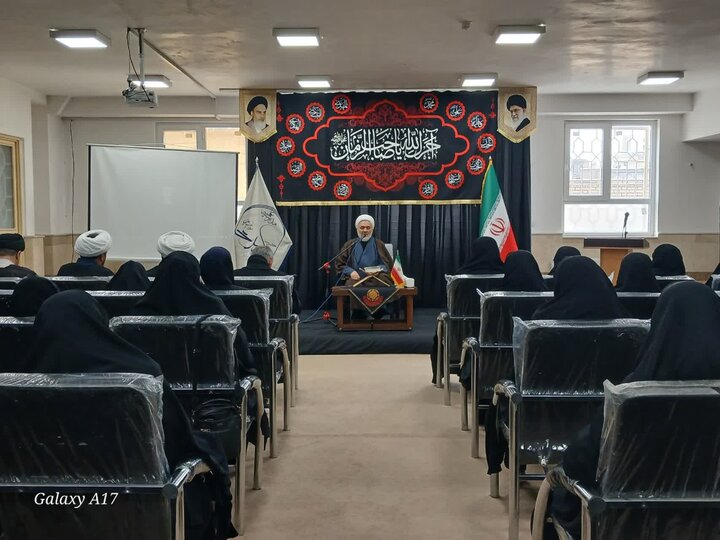 تصاویر/ برگزاری مراسم عزاداری شهادت رهبر انقلاب در مدرسه علمیه زینب کبری (س) ارومیه
