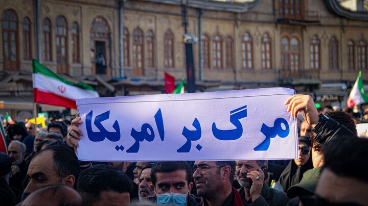 تصاویر/ تشییع پیکر دو شهید والامقام در حمله جنایتکارانه آمریکایی و صهیونی