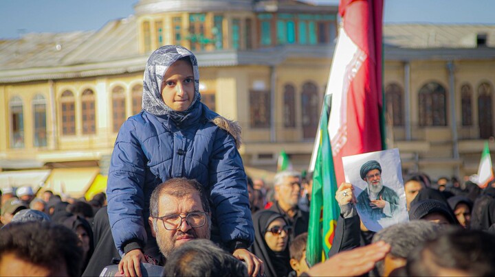 تصاویر/ تشییع پیکر دو شهید والامقام در حمله جنایتکارانه آمریکایی و صهیونی