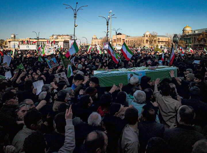 تصاویر/ تشییع پیکر دو شهید والامقام در حمله جنایتکارانه آمریکایی و صهیونی