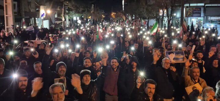 تصاویر / حضور حماسی مر دم آبیک در رثای رهبری شهید