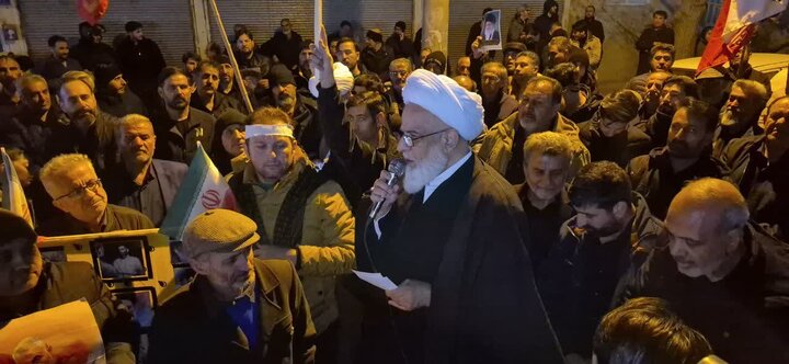 تصاویر / حضور حماسی مر دم آبیک در رثای رهبری شهید