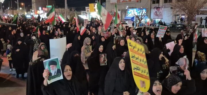 تصاویر / حضور حماسی مر دم آبیک در رثای رهبری شهید