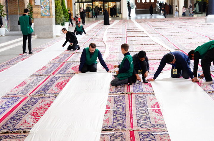 اطعام زائران روزه‌دار حرم کریمه اهل‌بیت(س) در شب میلاد کریم اهل‌بیت(ع)