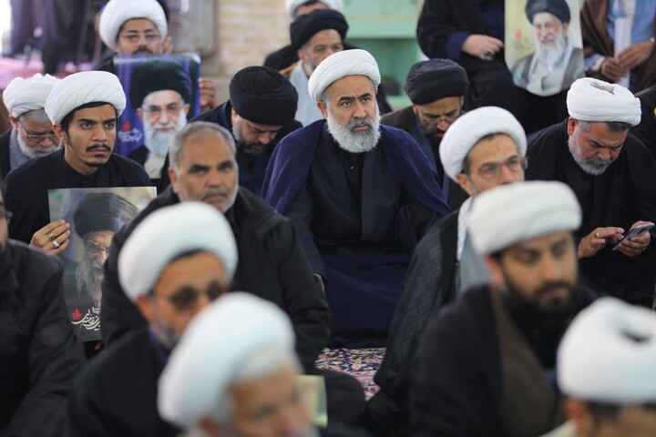 تصاویر/ اجتماع برزگ طلاب و روحانیون یزد برگزار شد