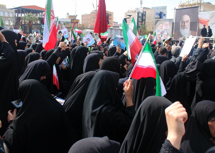 تصاویر/ مراسم تشییع پیکر مطهر شهدای هوانیروز در کرمان