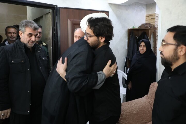 تصاویر/ حضور مسئولان استان سمنان در منزل شهید «حاج محمد باصری»