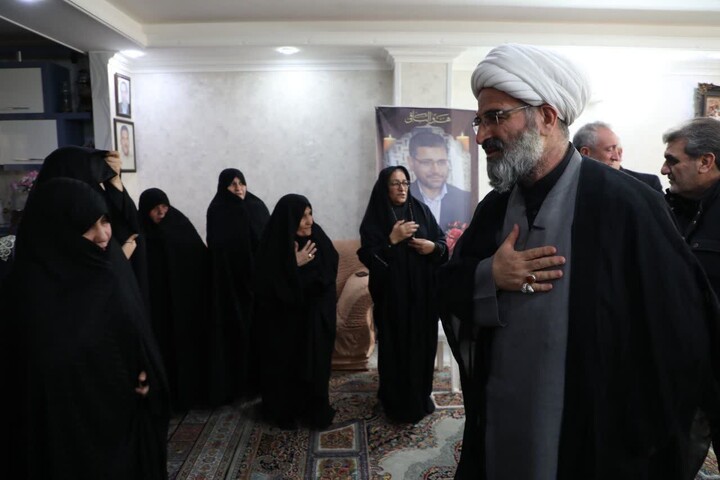 تصاویر/ حضور مسئولان استان سمنان در منزل شهید «حاج محمد باصری»