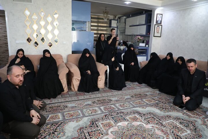 تصاویر/ حضور مسئولان استان سمنان در منزل شهید «حاج محمد باصری»
