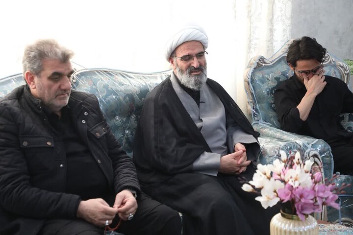 تصاویر/ حضور مسئولان استان سمنان در منزل شهید «حاج محمد باصری»