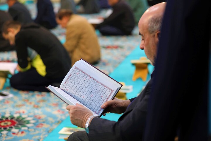 تصاویر/ آیین ترتیل خوانی قرآن کریم در امامزاده سید جعفر(ع) محمد استان یزد