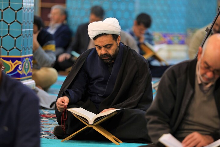 تصاویر/ آیین ترتیل خوانی قرآن کریم در امامزاده سید جعفر(ع) محمد استان یزد