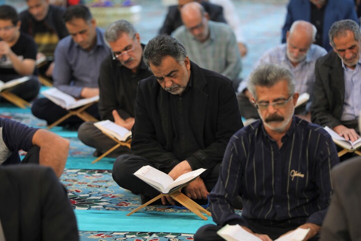 تصاویر/ آیین ترتیل خوانی قرآن کریم در امامزاده سید جعفر(ع) محمد استان یزد