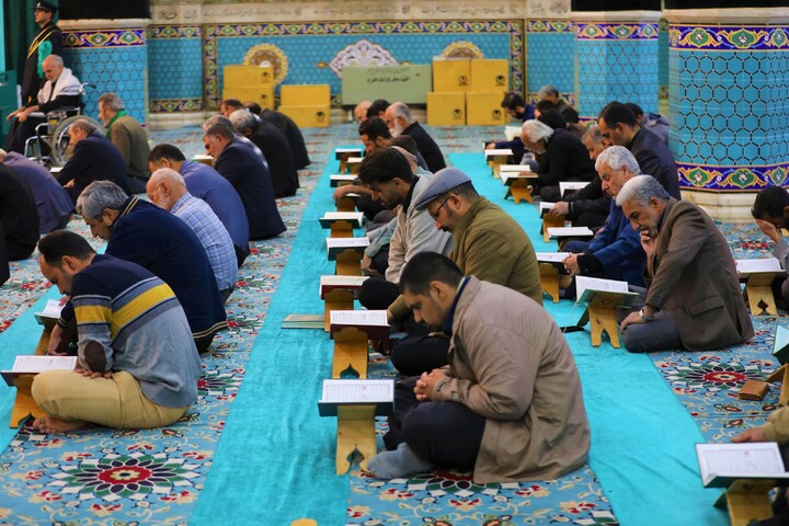 تصاویر/ آیین ترتیل خوانی قرآن کریم در امامزاده سید جعفر(ع) محمد استان یزد