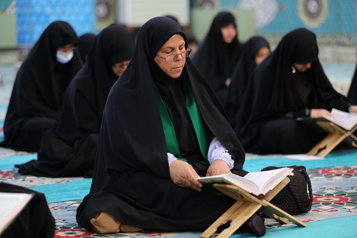 تصاویر/ آیین ترتیل خوانی قرآن کریم در امامزاده سید جعفر(ع) محمد استان یزد