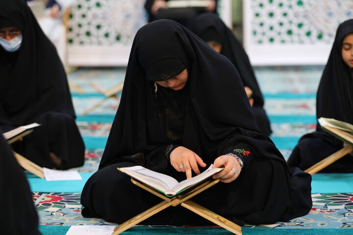 تصاویر/ آیین ترتیل خوانی قرآن کریم در امامزاده سید جعفر(ع) محمد استان یزد