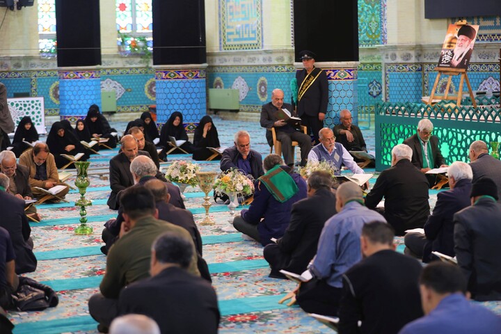 تصاویر/ آیین ترتیل خوانی قرآن کریم در امامزاده سید جعفر(ع) محمد استان یزد