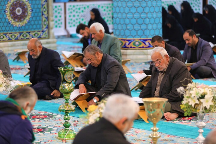 تصاویر/ آیین ترتیل خوانی قرآن کریم در امامزاده سید جعفر(ع) محمد استان یزد