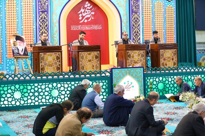 تصاویر/ آیین ترتیل خوانی قرآن کریم در امامزاده سید جعفر(ع) محمد استان یزد