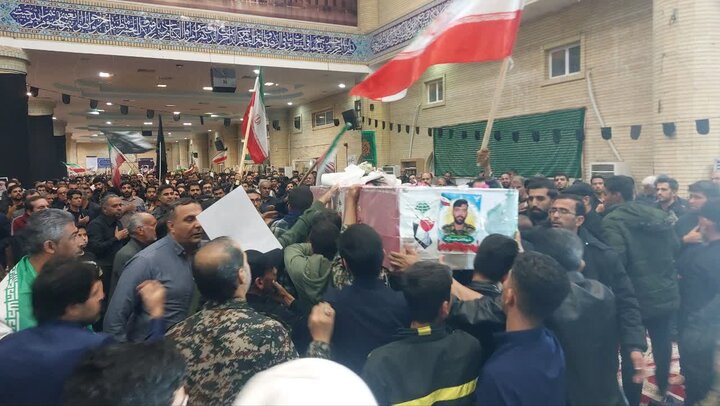 تصاویر/ وداع با شهید مدافع وطن در کنگان