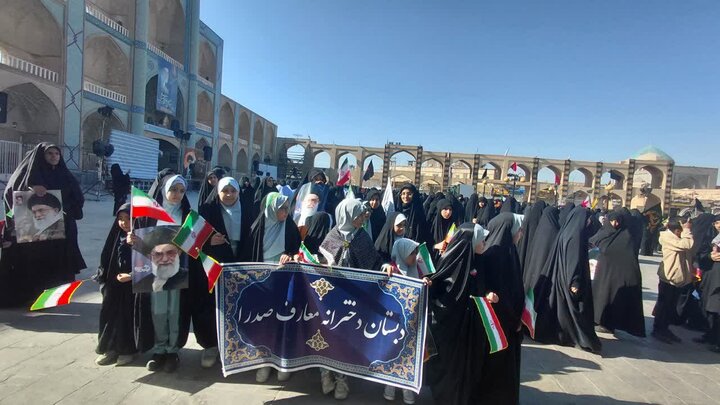 تصاویر/ میدان داری بانوان یزدی در ششمین روز شهادت امام خامنه ای