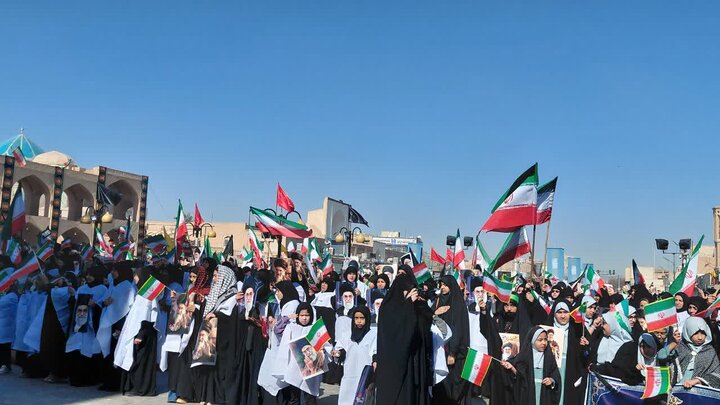 تصاویر/ میدان داری بانوان یزدی در ششمین روز شهادت امام خامنه ای