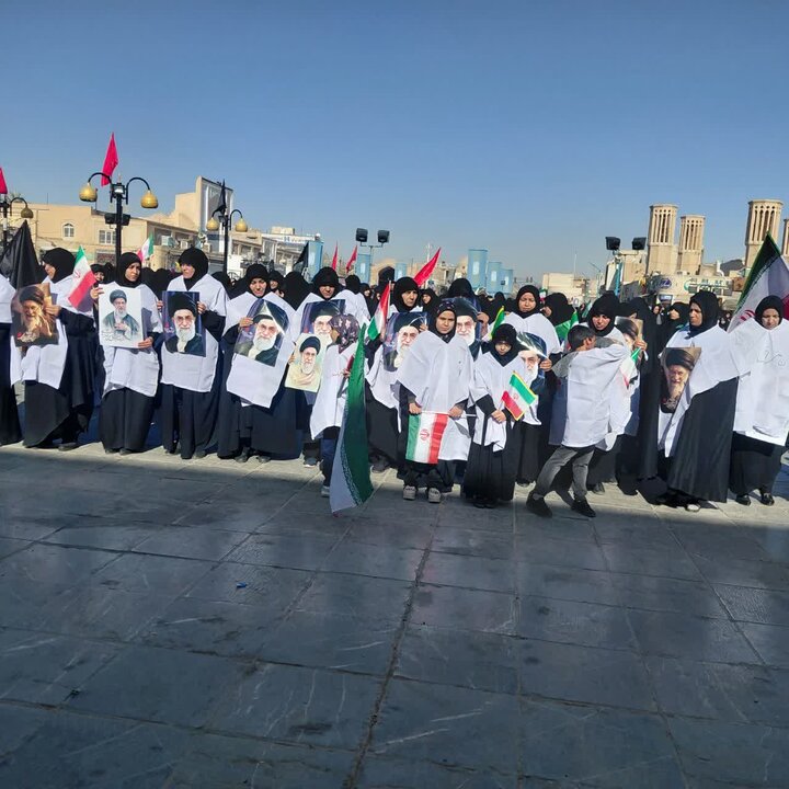 تصاویر/ میدان داری بانوان یزدی در ششمین روز شهادت امام خامنه ای