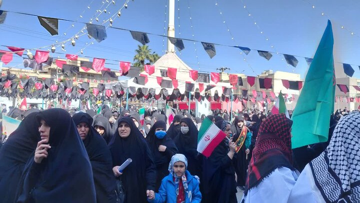 تصاویر/ میدان داری بانوان یزدی در ششمین روز شهادت امام خامنه ای