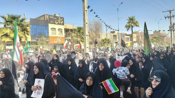 تصاویر/ میدان داری بانوان یزدی در ششمین روز شهادت امام خامنه ای