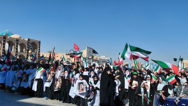 تصاویر/ میدان داری بانوان یزدی در ششمین روز شهادت امام خامنه ای