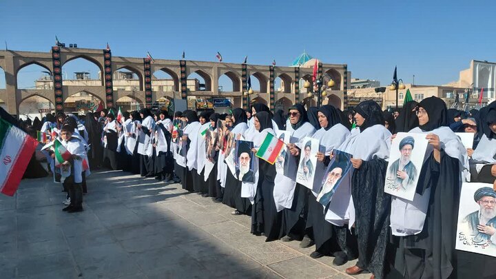 تصاویر/ میدان داری بانوان یزدی در ششمین روز شهادت امام خامنه ای