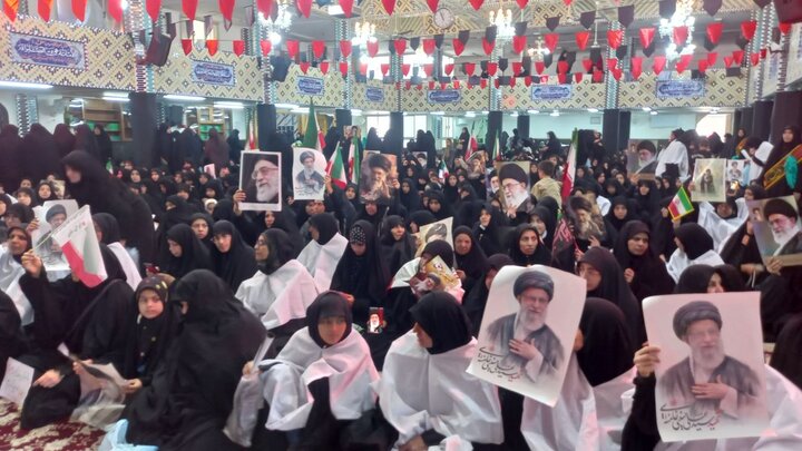 تصاویر/ میدان داری بانوان یزدی در ششمین روز شهادت امام خامنه ای